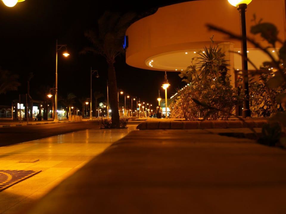 Aussenansicht bei Nacht Giftun Azur Resort