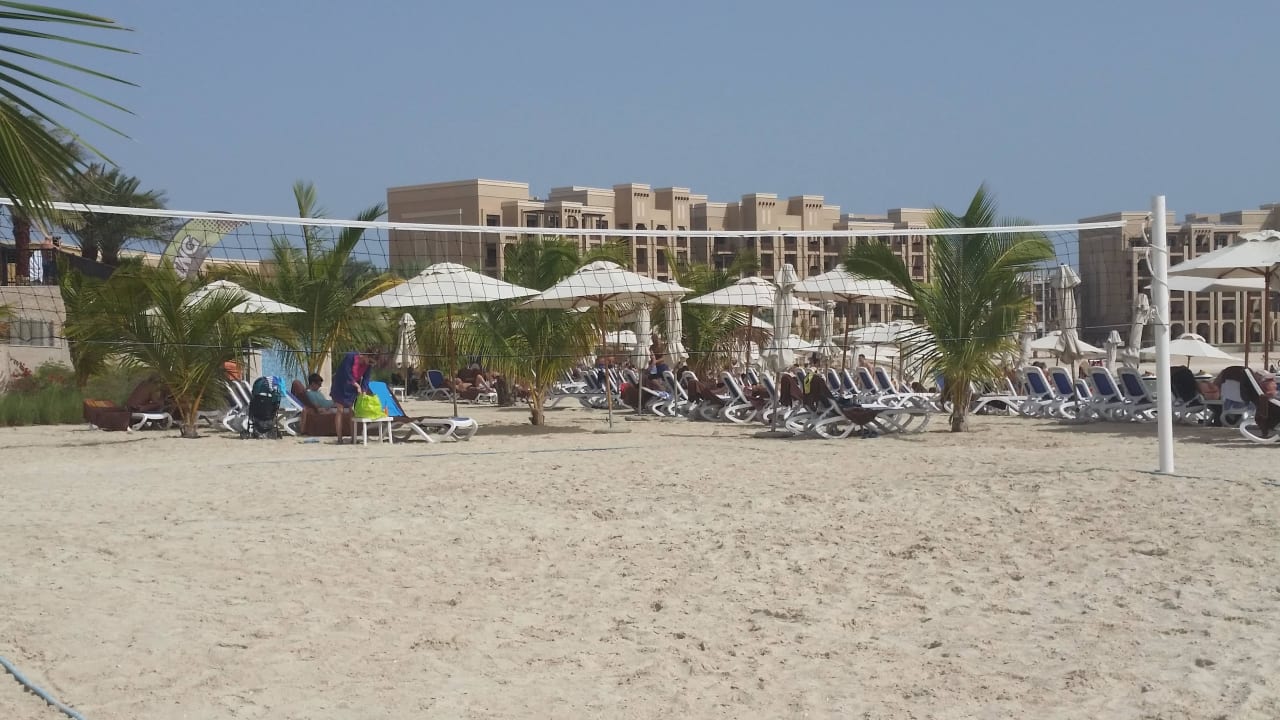 Beachvollyball am Strand DoubleTree by Hilton Resort & Spa Marjan Island