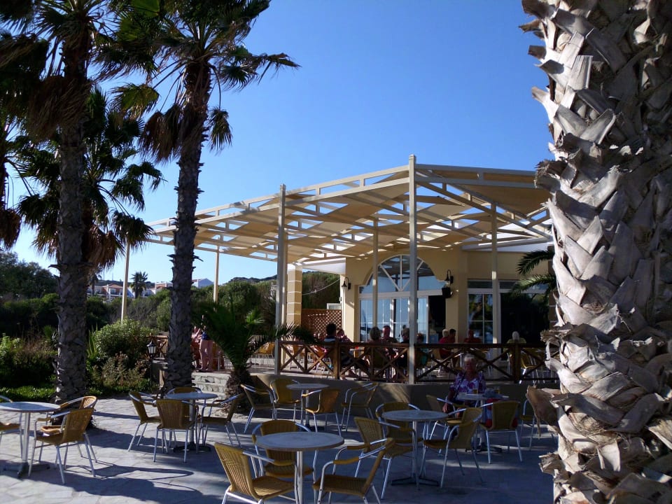 Wunderschöne Strandbar, auch abends geöffnet :-) Porto Bello Beach