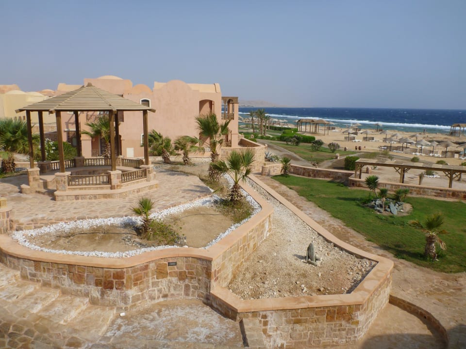 Blick vom Zimmerbalkon Radisson Blu Resort, El Quseir