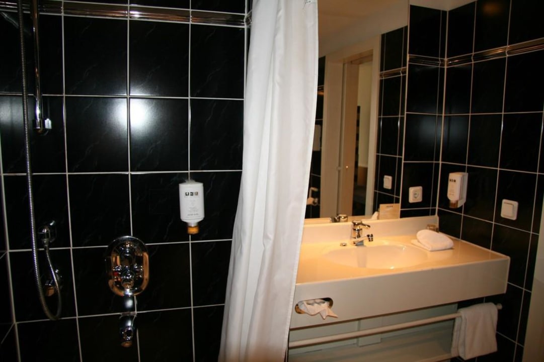 Badezimmer im 5.OG Parkhotel Ropeter