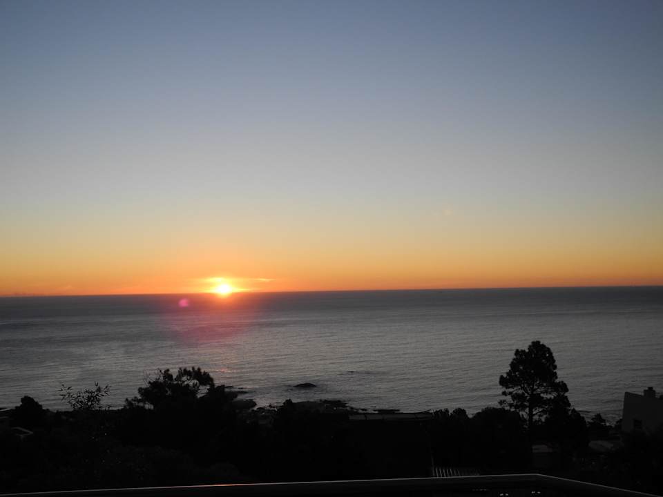 Sonnenuntergang von unserer Terrasse aus Guest House Ezard House