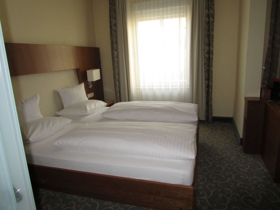 Gross Hotel Weisses Kreuz