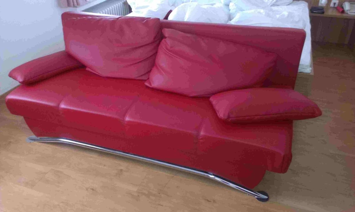 Das Sofa vor dem Bett Hotel Drei Löwen