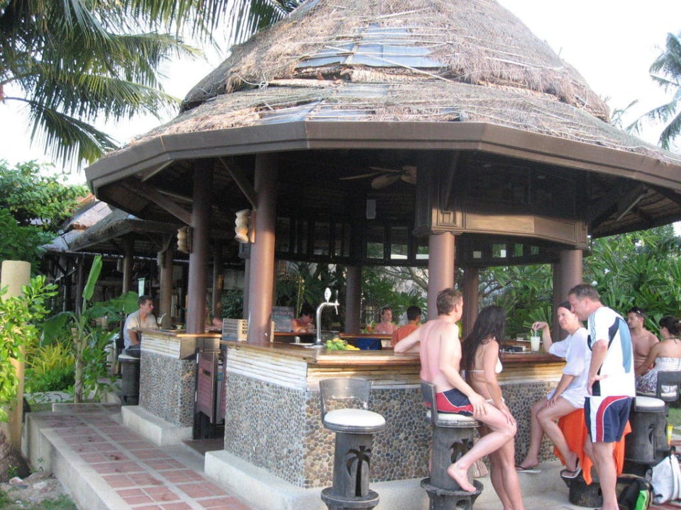 Nette Strandbar mit ordentlichen Cocktails Bandara Spa Resort & Pool Villas, Samui