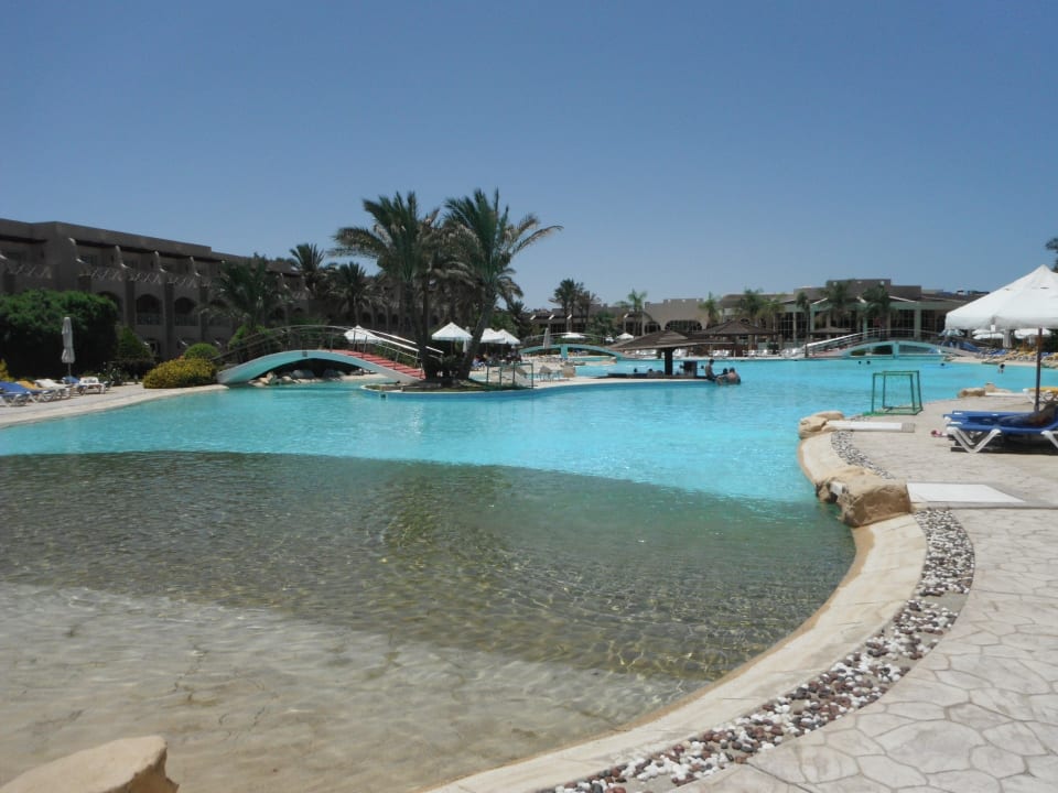 Blick zur Schwimmbar Prima Life Makadi Resort