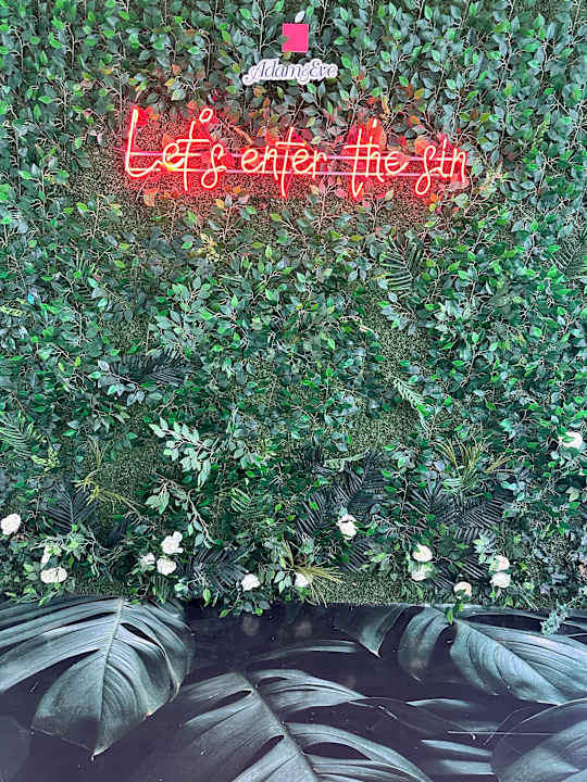 Lobby Adam & Eve - Adults only