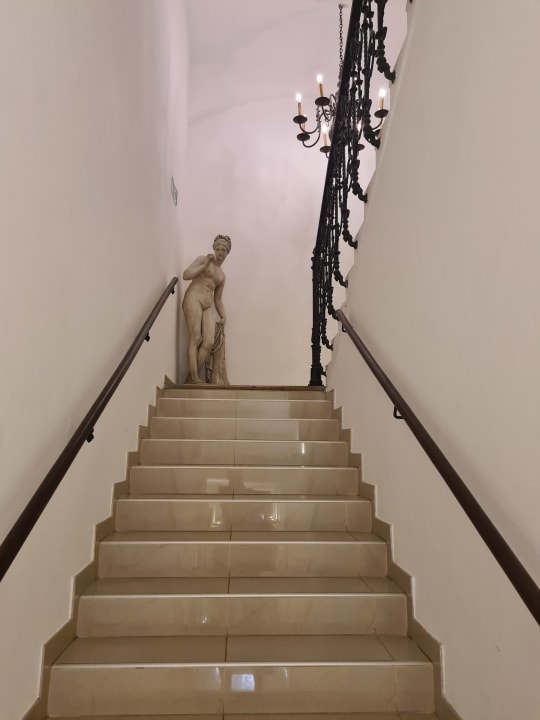 Lobby Pension Pharmador