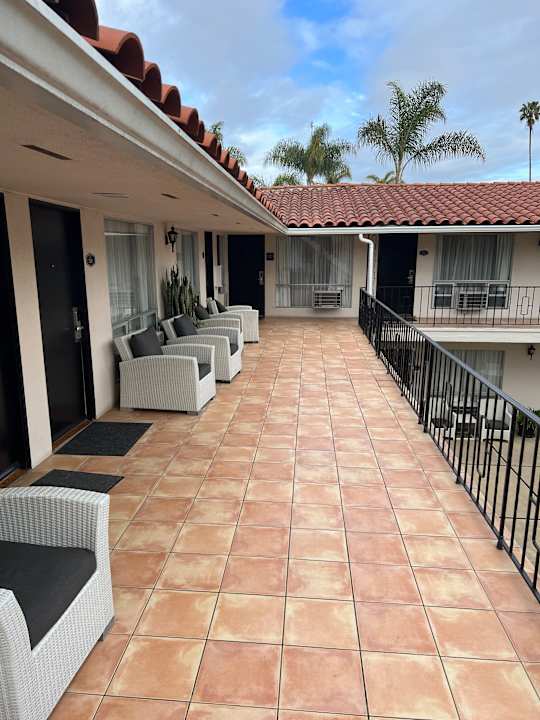 Außenansicht West Beach Inn, a Coast Hotel