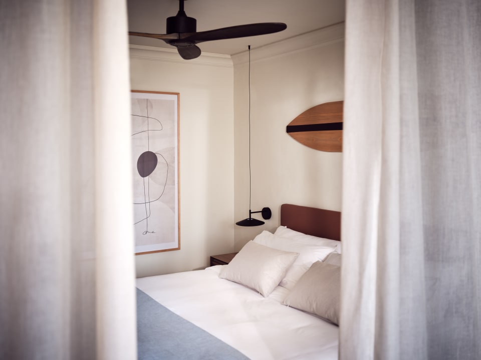 Zimmer Domes Aulūs Zante, Autograph Collection