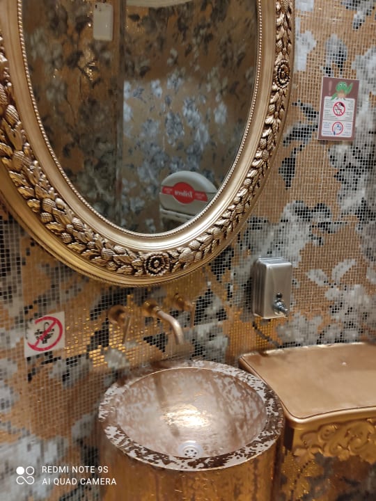 Sonstiges Azura Deluxe Resort & Spa Hotel