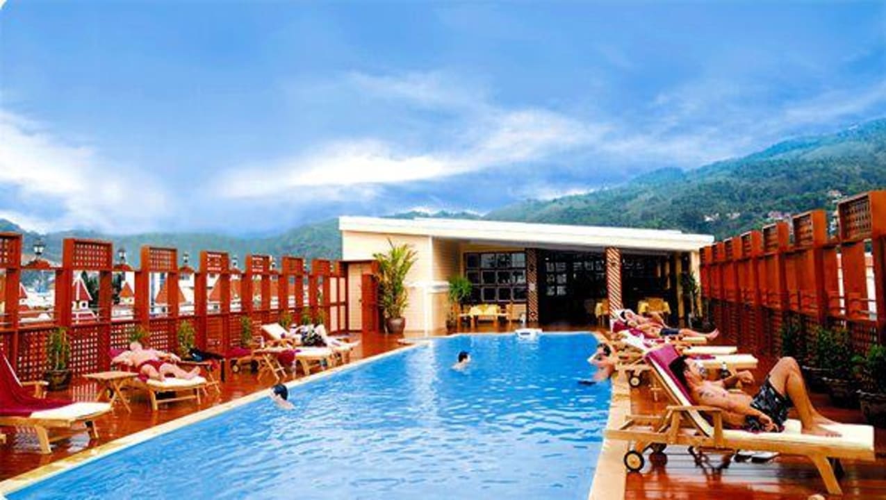 Pool Days Inn Patong Beach