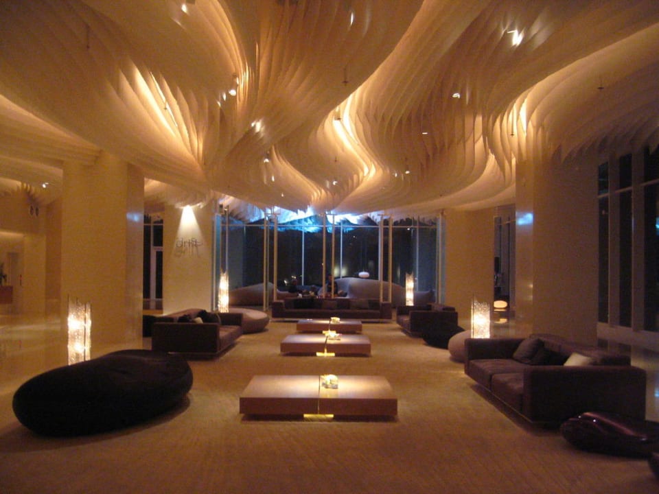 Lobby in der 16. Etage am Abend Hilton Pattaya