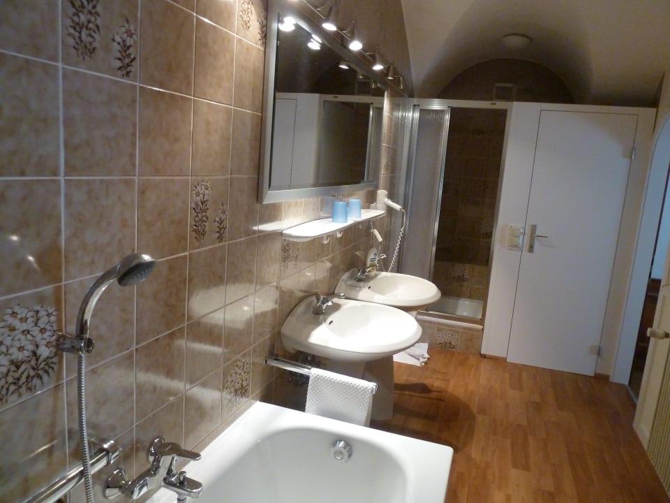 Überdurchschnittliches Badezimmer Hotel Sonne