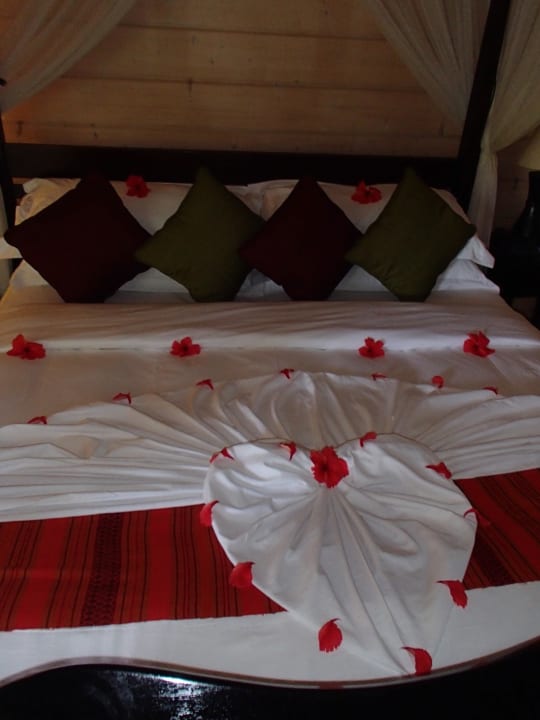 Dekoriertes Bett Komandoo Island Resort & Spa - Adults only
