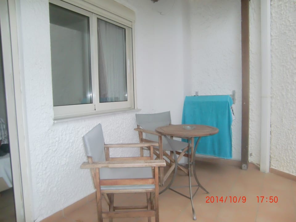 Balkon mit Wäschehalter Apollonia Beach Resort & Spa