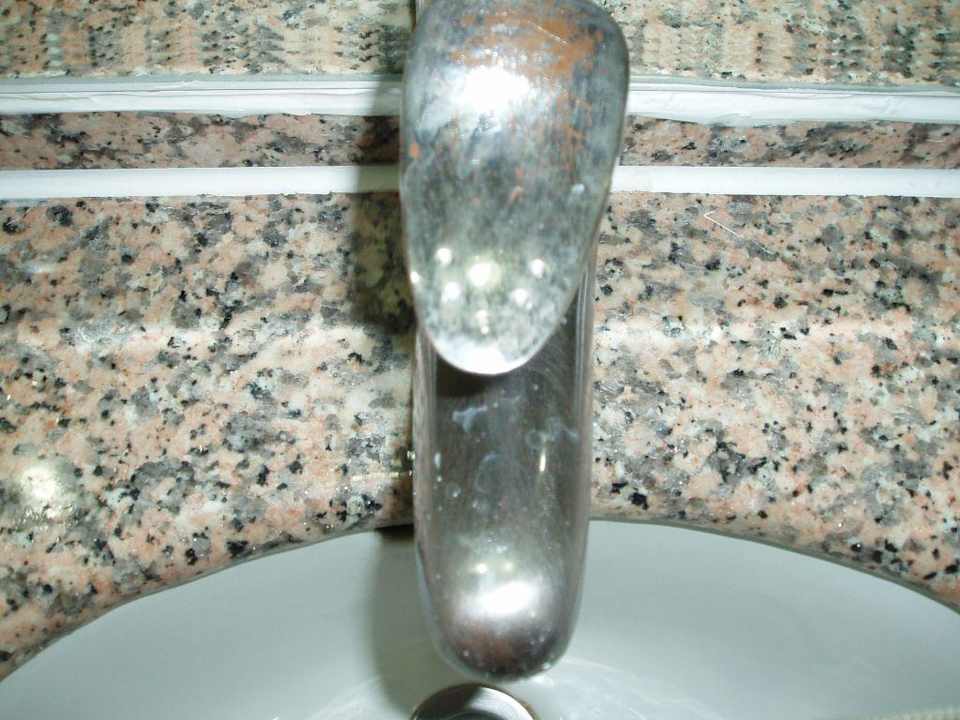 Total alter und abgegriffener Wasserhahn Polat Thermal Hotel
