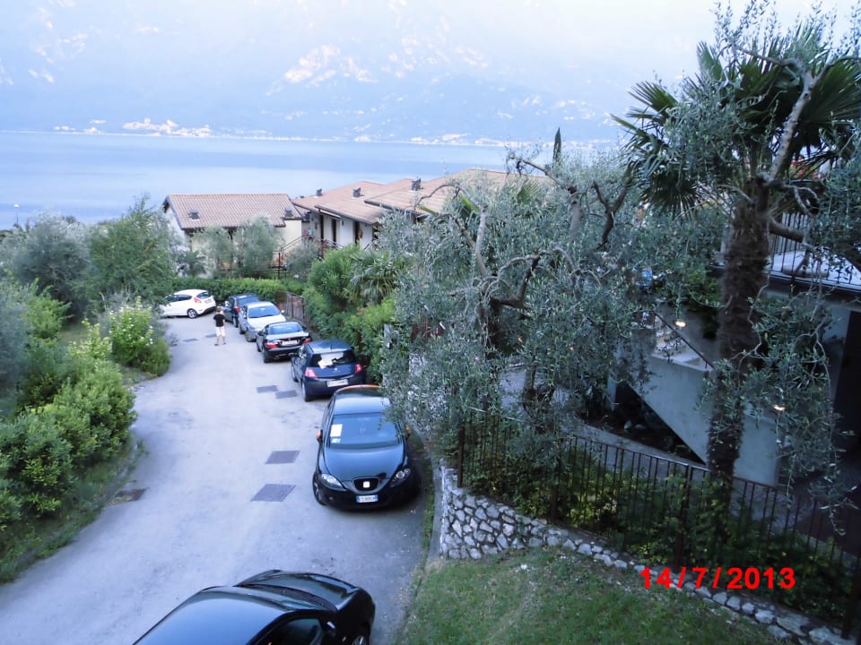 Zufahrt zu der Parkplätzen und Nebengebäude Hotel Ilma