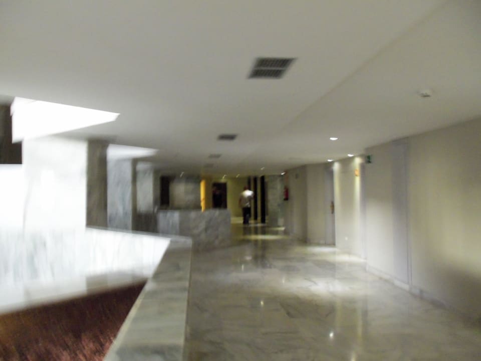 Auf dem Weg zum Speisesaal Hovima Costa Adeje - For Cool Adults