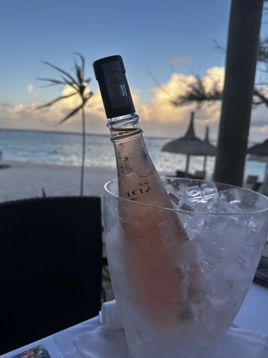 Gastro Crystals Beach Resort Belle Mare, a member of Radisson Individuals