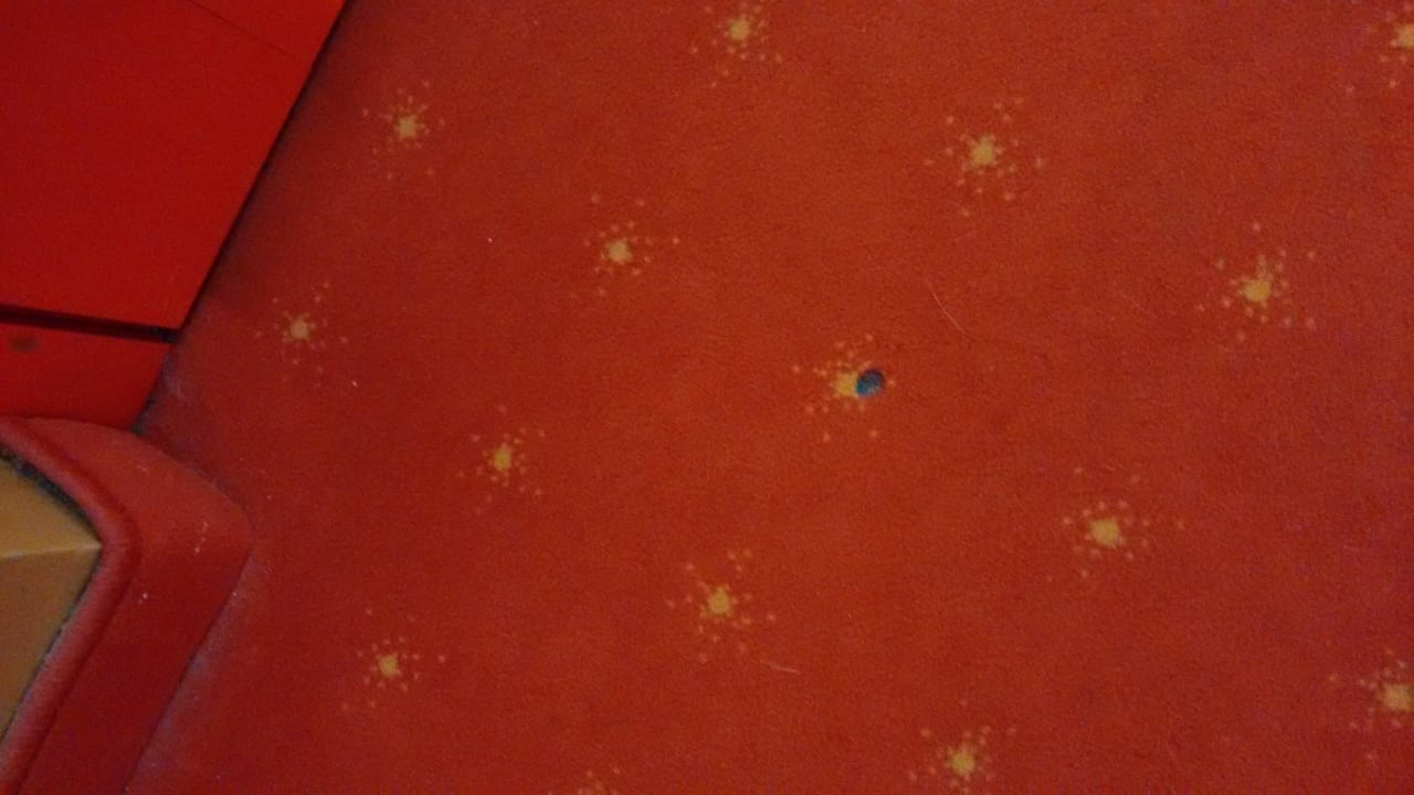 Brandflecken im Teppich Hotel Orange Wings Wiener Neustadt