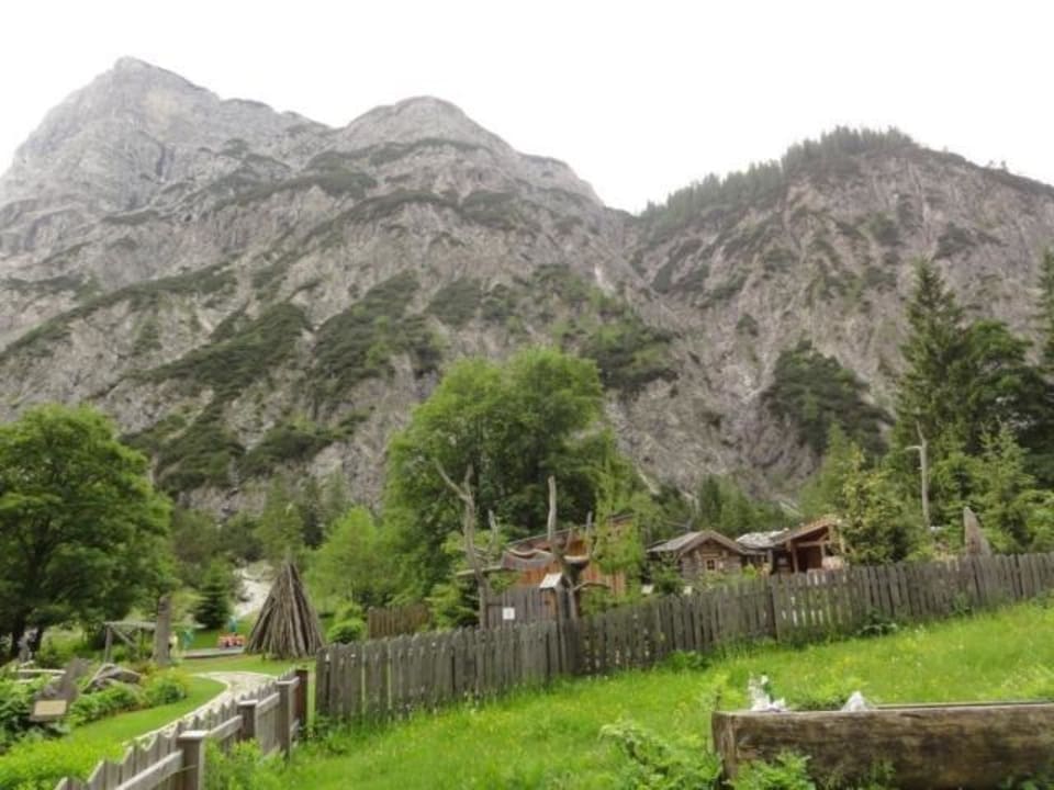 Saunalandschaft im Garten Gramai Alm alpengenuss & natur spa