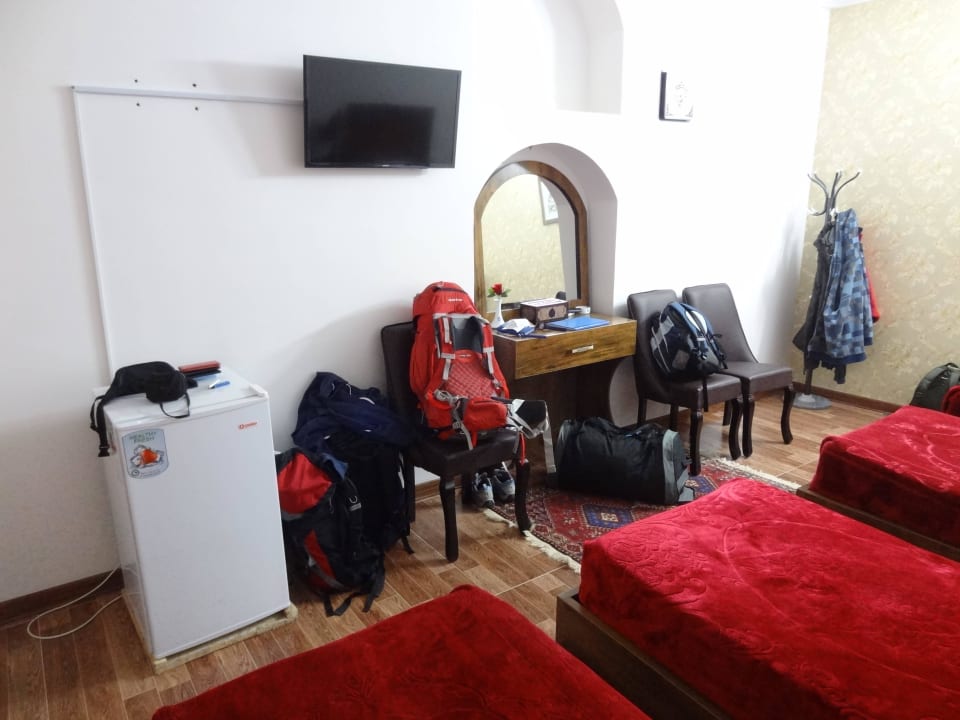 Lodówka + mini toaletka Fazeli Hotel