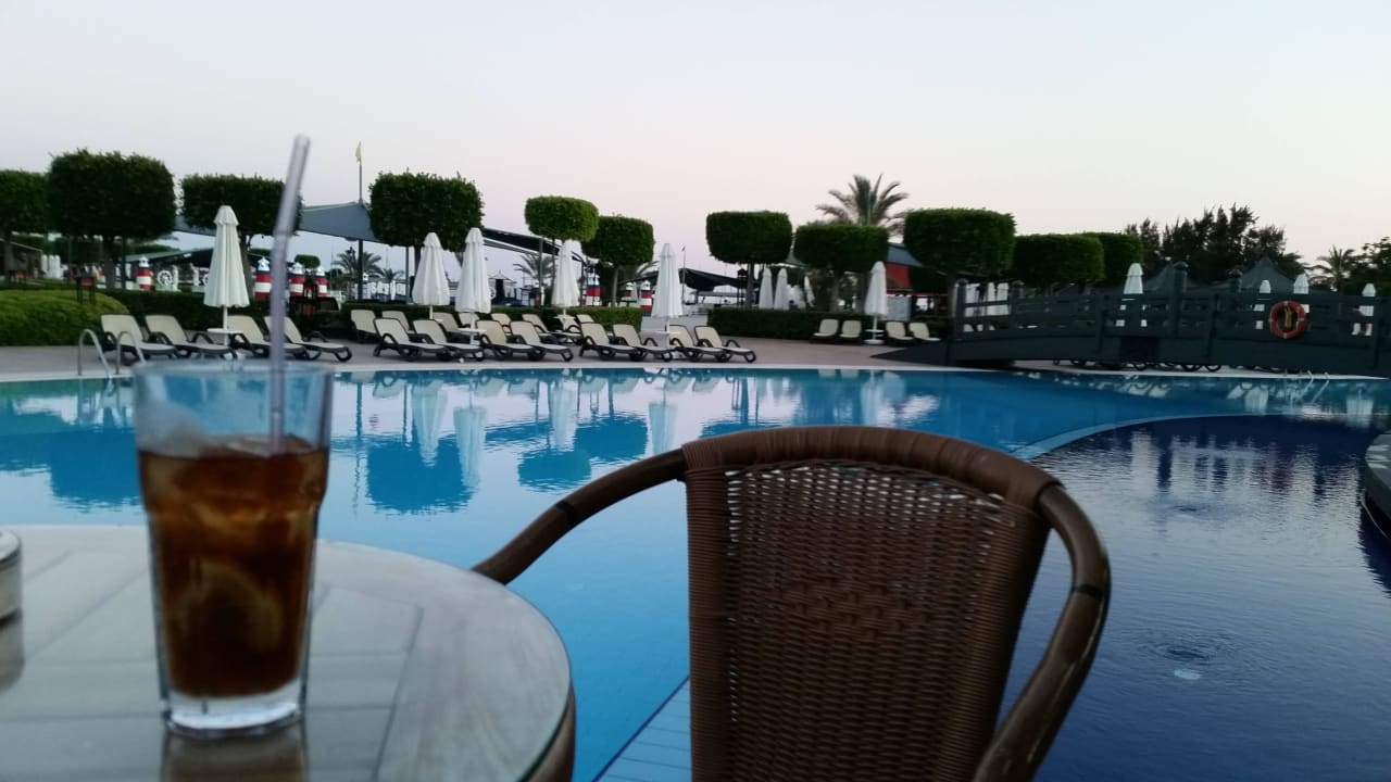 Abenddämmerung im Teahaus am Pool Limak Lara Deluxe Hotel & Resort