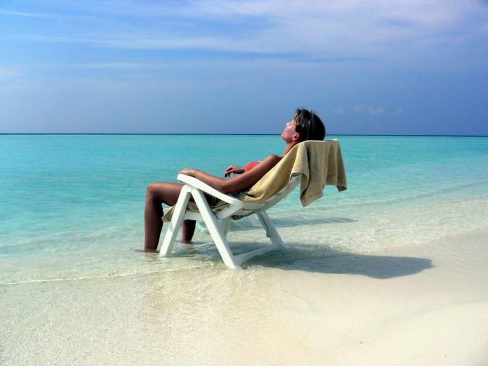 Relaxen am Wasser Veligandu Maldives Resort Island