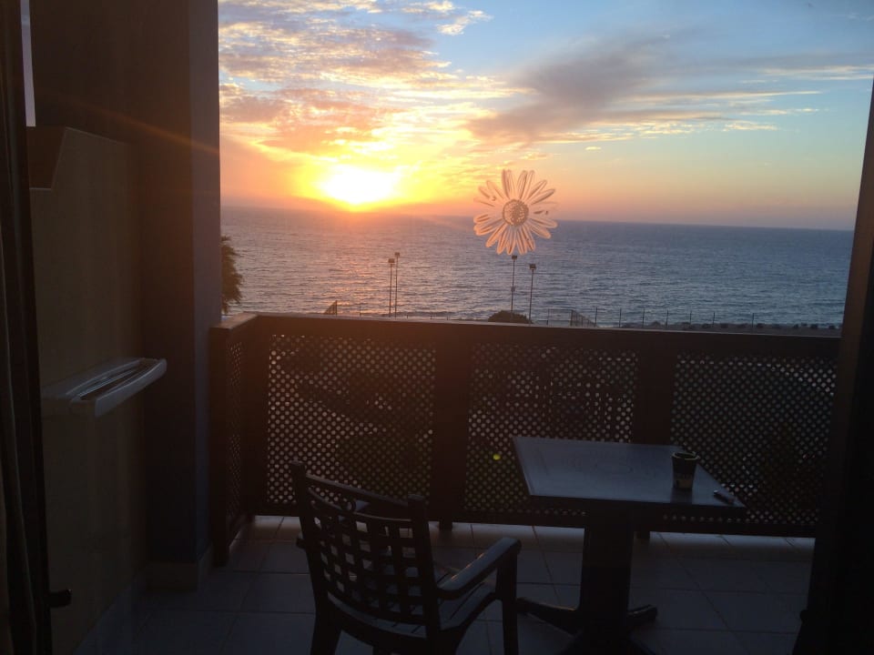 Blick auf den Balkon und aufs Meer - vom Zimmer  Hotel H10 Tindaya