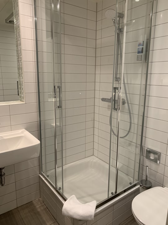 Zimmer MEININGER Hotel Berlin Hauptbahnhof