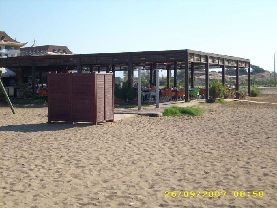 Blick auf die Strandbar Hane Family Resort