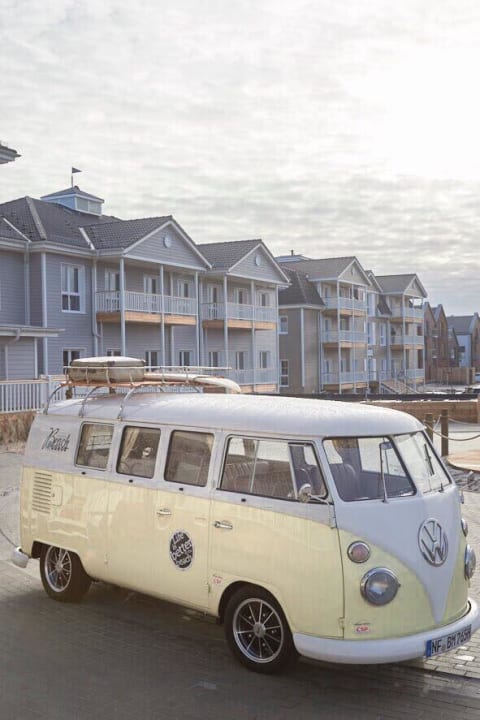 Außenansicht mit Bulli Beach Motel Heiligenhafen