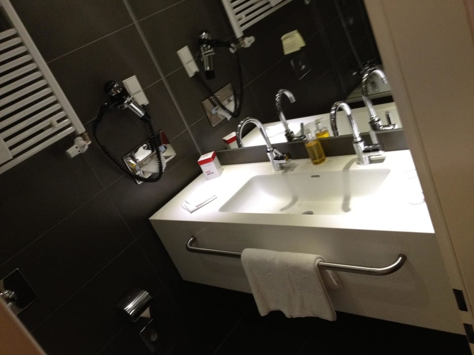Badezimmer DORMERO Hotel Hannover