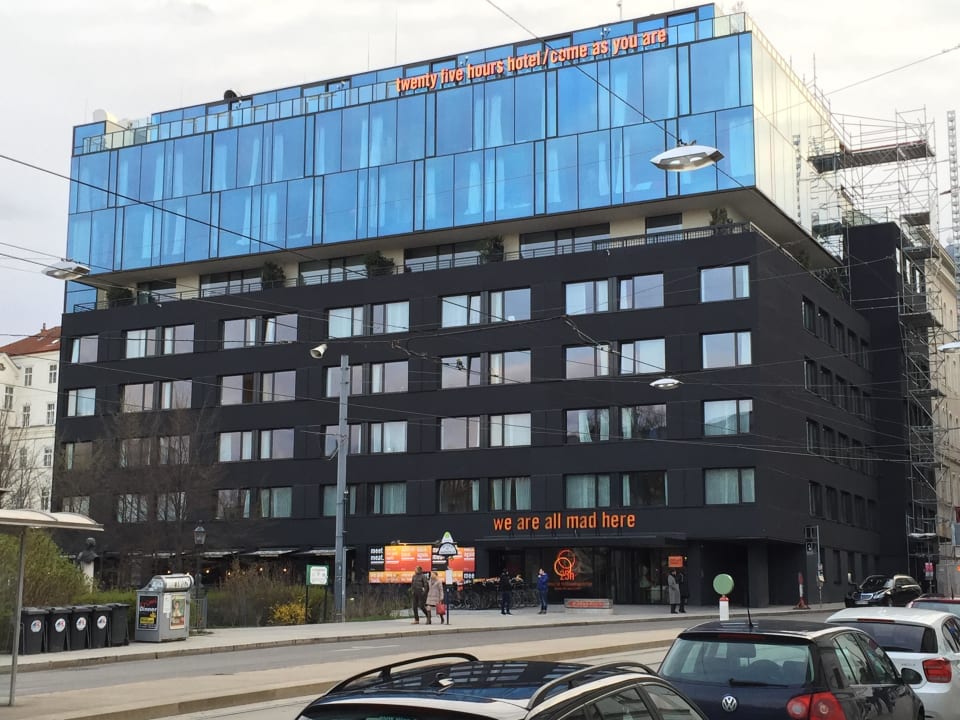 Hotel von aussen  25hours Hotel Wien beim MuseumsQuartier