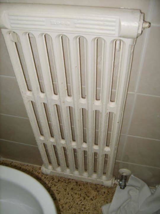 Die Heizung stammt woh aus dem 2. Weltkrieg Aubamar Bali