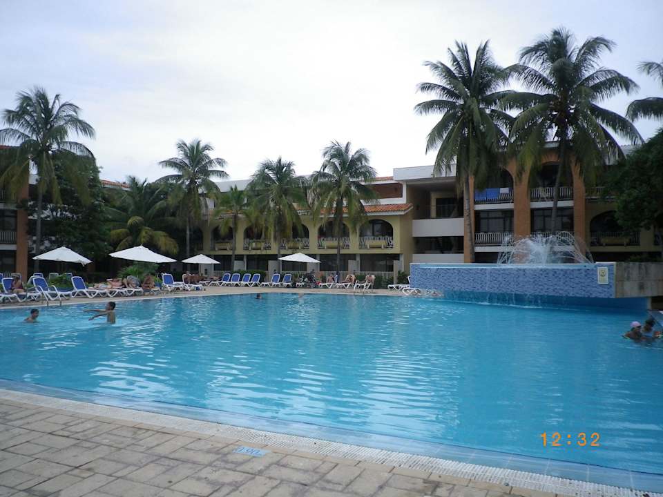 Barlovento's pool area  Hotel Roc Barlovento