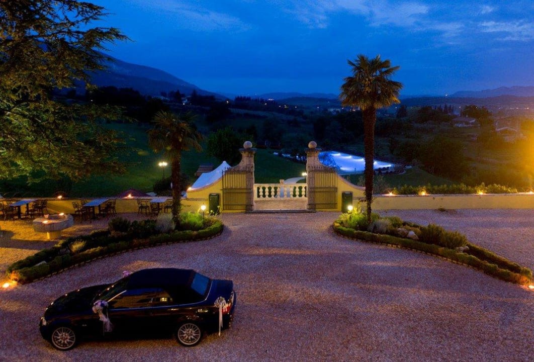 Park von Villa Cariola mit Pool Hotel Villa Cariola