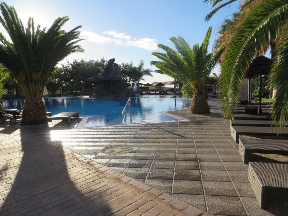 Schöne Poolanlage Grand Hotel Callao