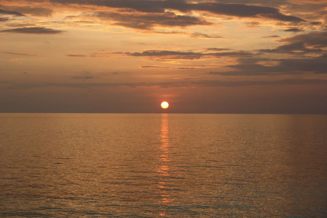 Sonnenuntergang Veligandu Maldives Resort Island