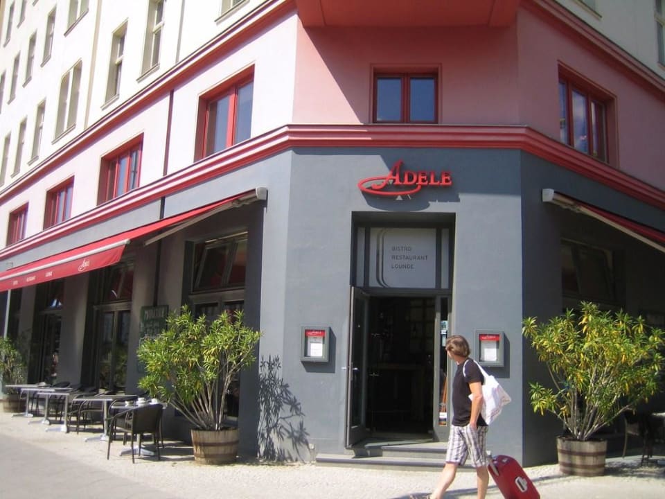Hoteleingang Hotel Adele