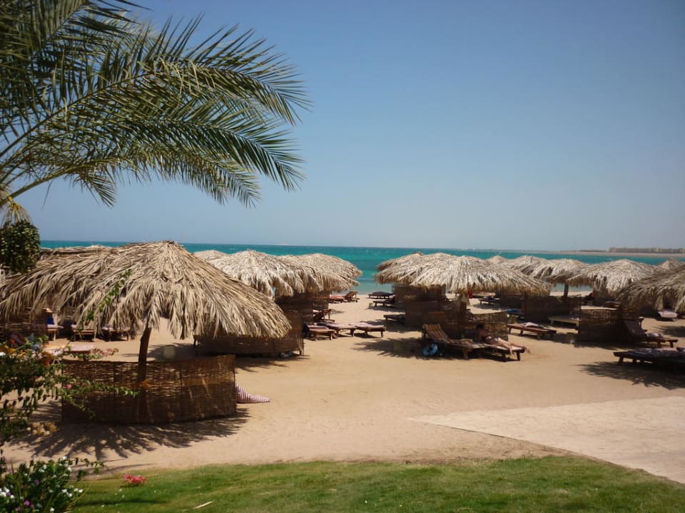 Strand mit tollen Sonnenschirmen Sentido Caribbean World Soma Bay