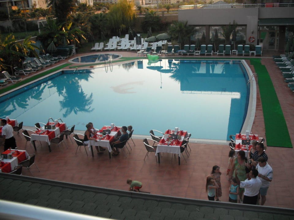 Pool 3 beim 2. Restauraunt Hane Family Resort