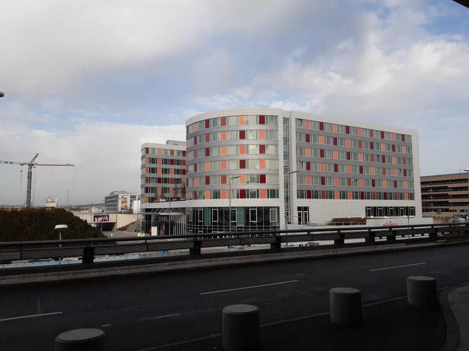 Außenansicht Mövenpick Hotel Stuttgart Airport