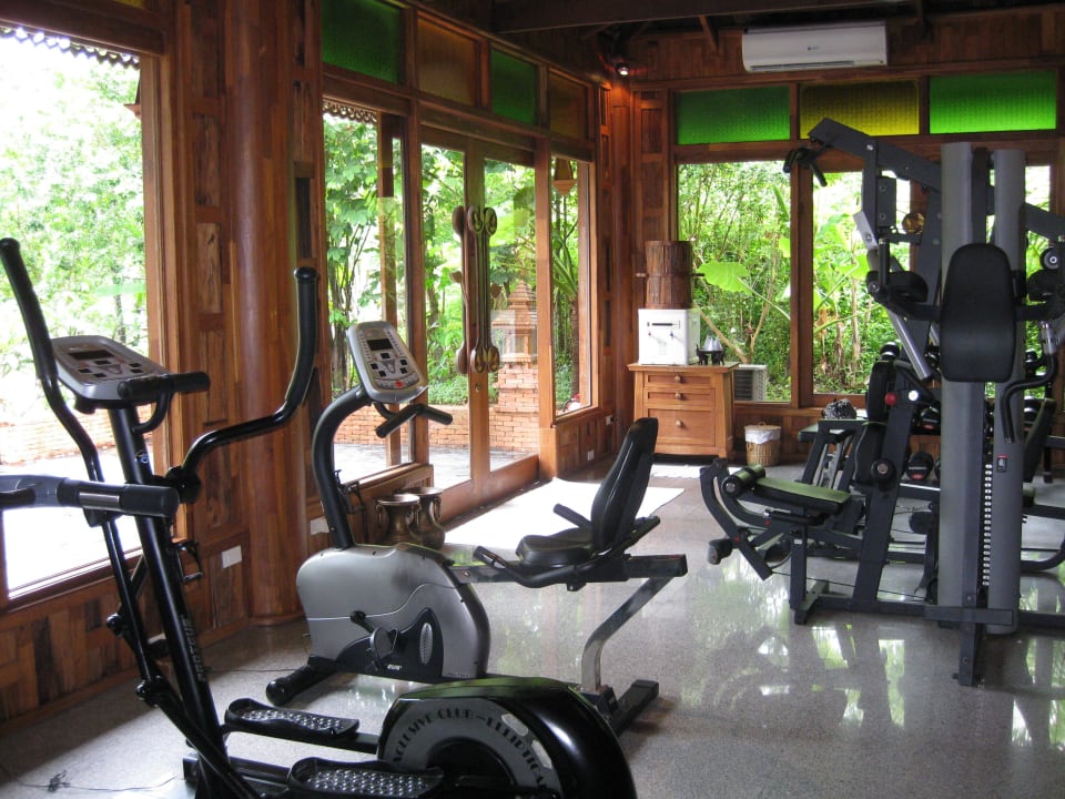 Schöner sauberer Fitnessraum Santhiya Koh Phangan Resort & Spa