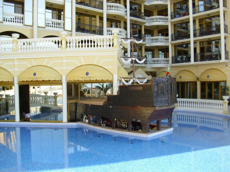 Poolbar Imperial Palace Hotel
