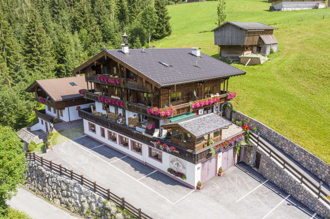 Außenansicht Bergwald-Appartements -Alpbach