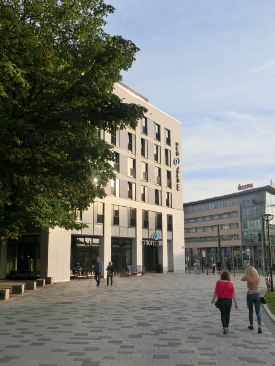 Außenansicht Motel One Rostock