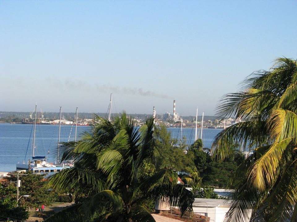 Netter schwarzer Rauch Hotel Jagua Affiliated by Meliá