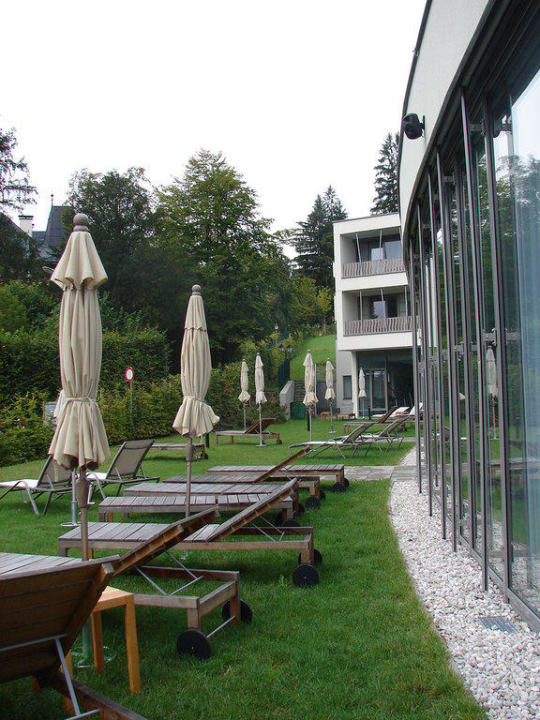 Garten mit Liegewiese Villa Seilern Vital Resort